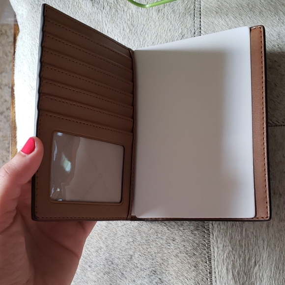 NWT Michael Kors Bedford Travel Passport Wallet - Picture 4 of 5
